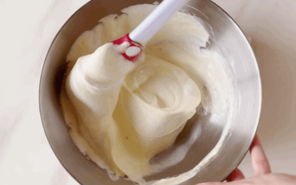 三種口味的迷你小蛋糕，一口一個松軟好吃，出游必備